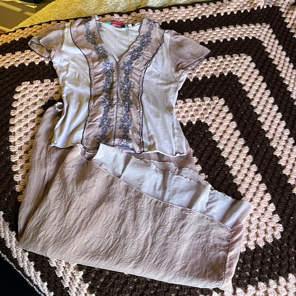Johnny was 2 piece Blush pink set sz s